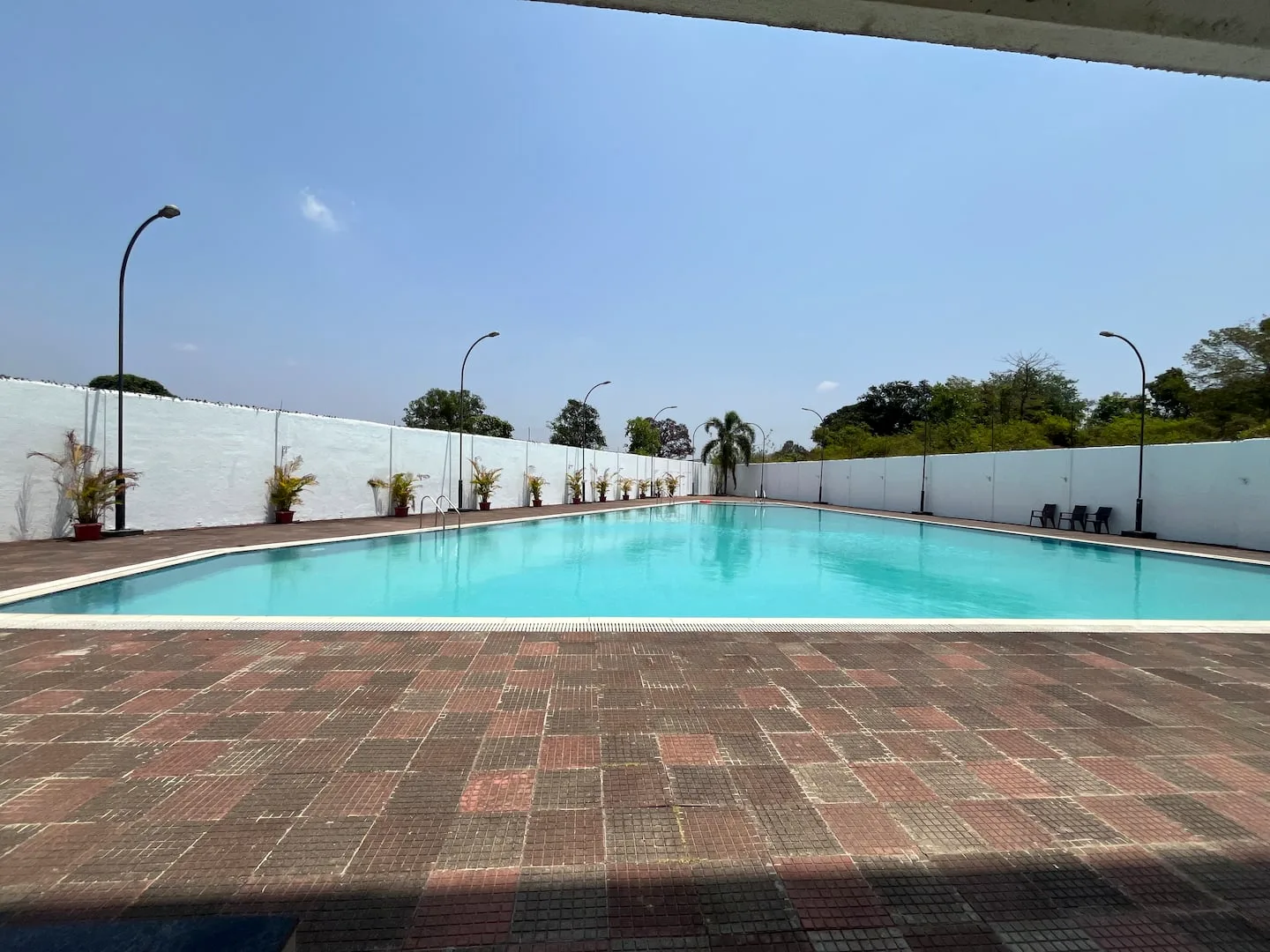 A quiet swimming pool